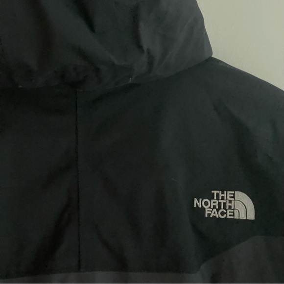 The North Face Men's Windbreaker Jacket - Picture 10 of 11